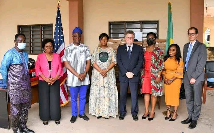 Lutte contre le SIDA au Bénin : l’USAID appui le ministère de la santé en matériels