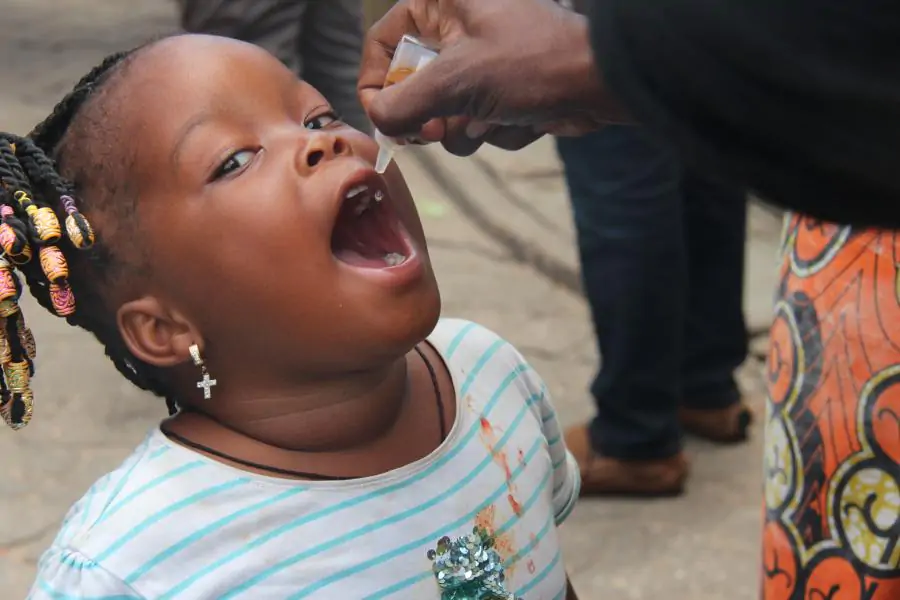 Vaccination d'un enfant de moins de 5ans au marché St Michel